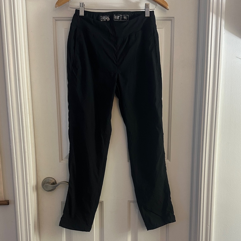 Mountain Hardwear Black Cropped Ankle Pants